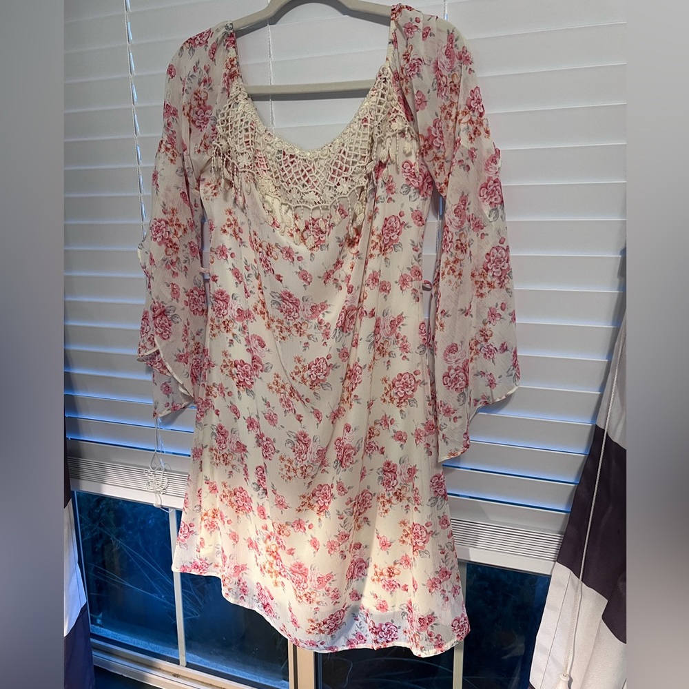 SUPER CUTE off the shoulder dress with fringe